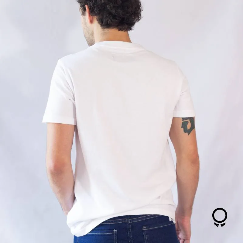 REMERA ABERCROMBIE CUELLO REDONDO BLANCA  CON BOLSILLO  LOGO ROJO