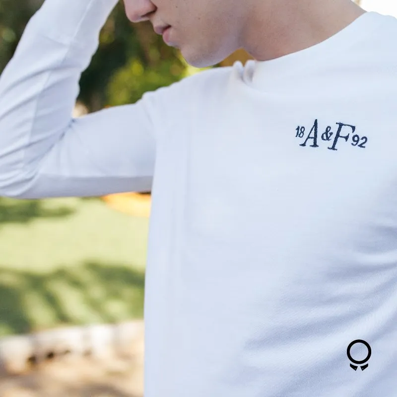 REMERA MANGAS LARGAS BLANCA LOGO EN LA MANGAS
