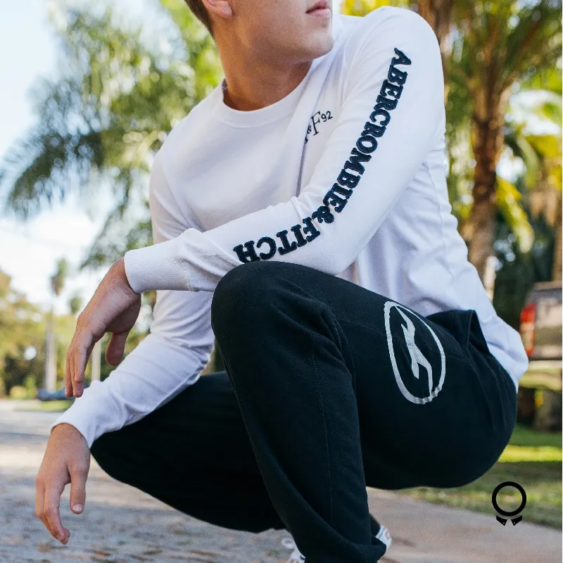 REMERA MANGAS LARGAS BLANCA LOGO EN LA MANGAS