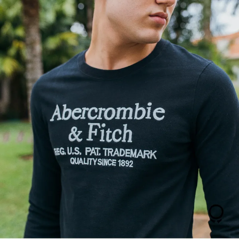 REMERA ABERCROMBIE MANGAS LARGAS NEGRA