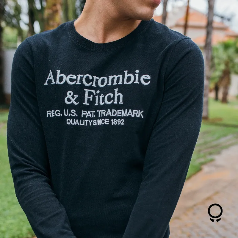REMERA ABERCROMBIE MANGAS LARGAS NEGRA