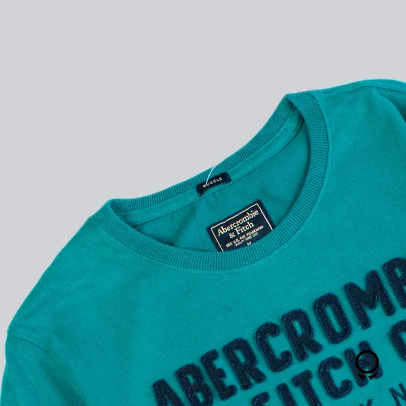 REMERA ABERCROMBIE MANGAS LARGAS VERDE