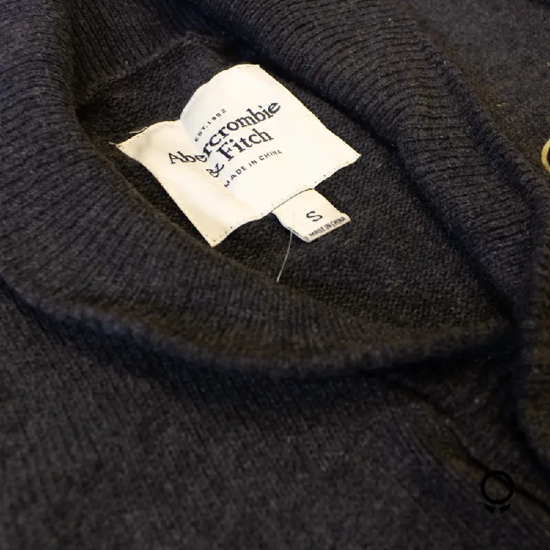 CARDIGAN ABERCROMBIE GRIS LOGO GRANDE