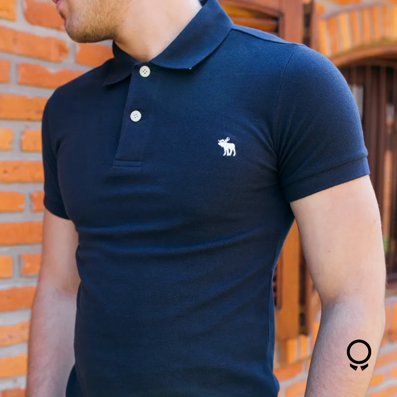 REMERA ABERCROMBIE CUELLO POLO AZUL MARINO