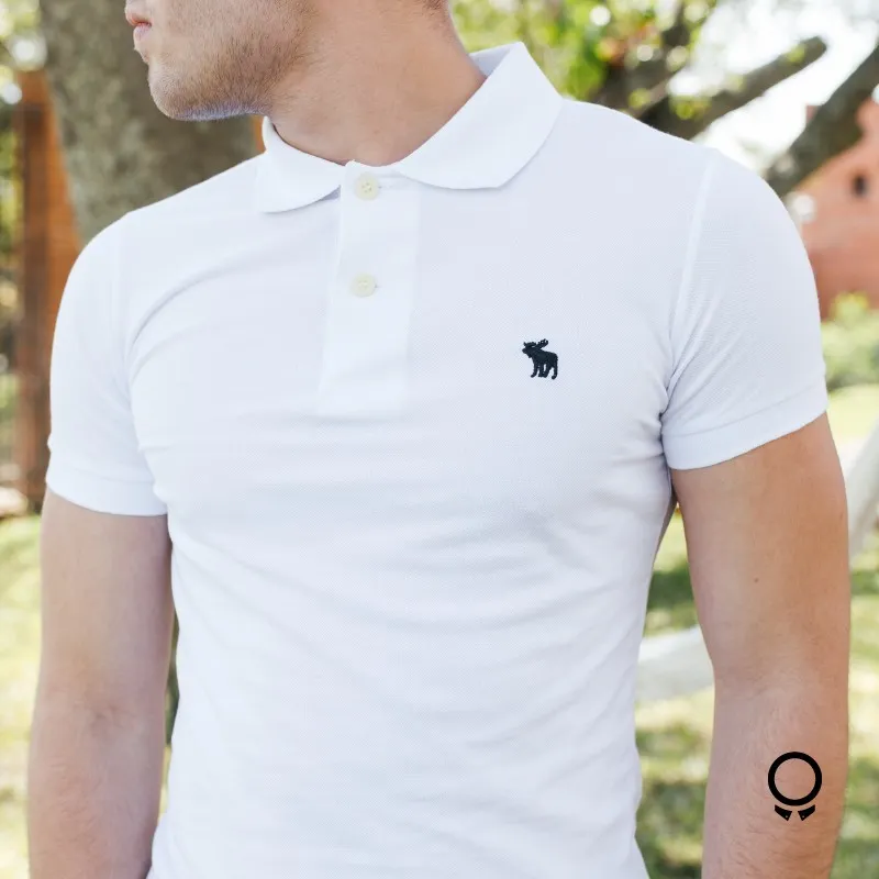 REMERA ABERCROMBIE CUELLO POLO BLANCO