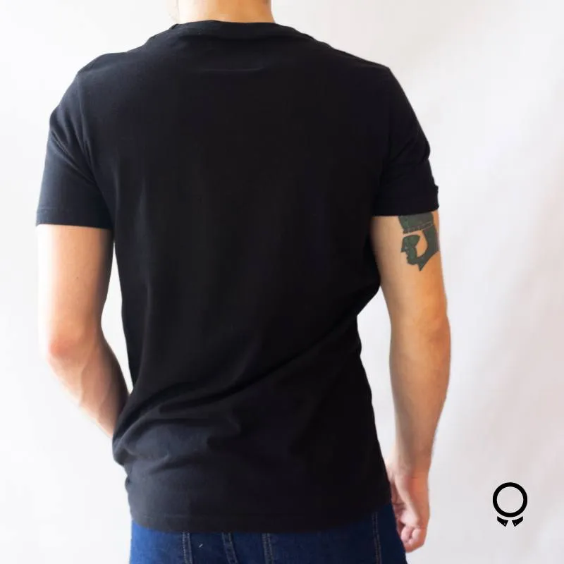 REMERA ABERCROMBIE NEGRA ESTAMPA GRANDE