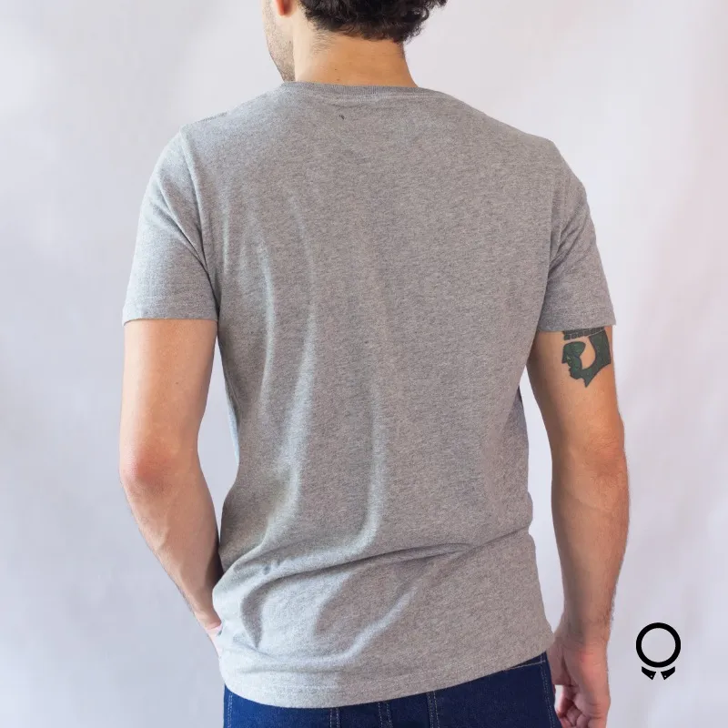 REMERA ABERCROMBIE CUELLO REDONDO GRIS ESTAMPA AZUL