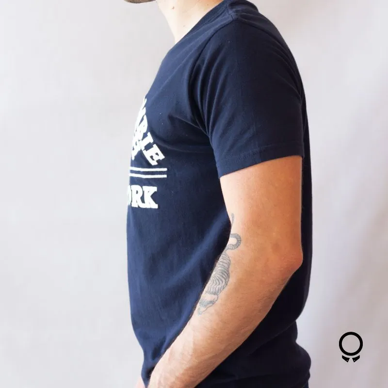 REMERA ABERCROMBIE CUELLO REDONDO AZUL MARINO ESTAMPA GRANDE