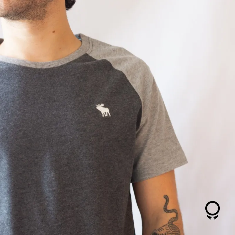 REMERA ABERCROMBIE CUELLO REDONDO GRIS OSCURO MANGA GR