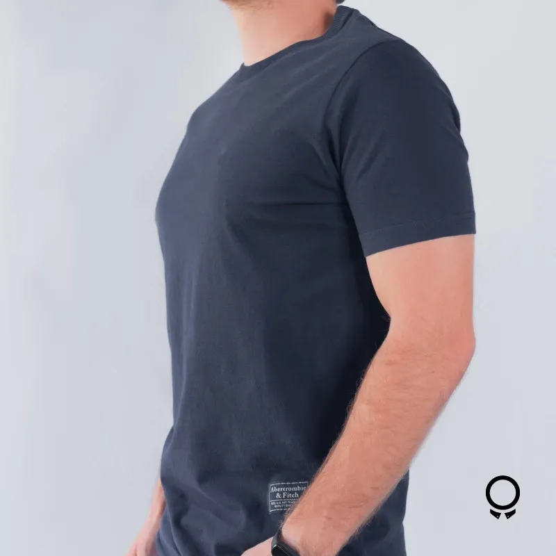 REMERA ABERCROMBIE CURVA AZUL MARINO
