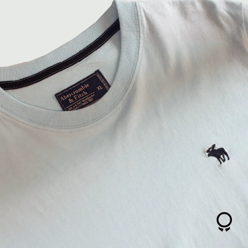REMERA ABERCROMBIE CURVA CELESTE
