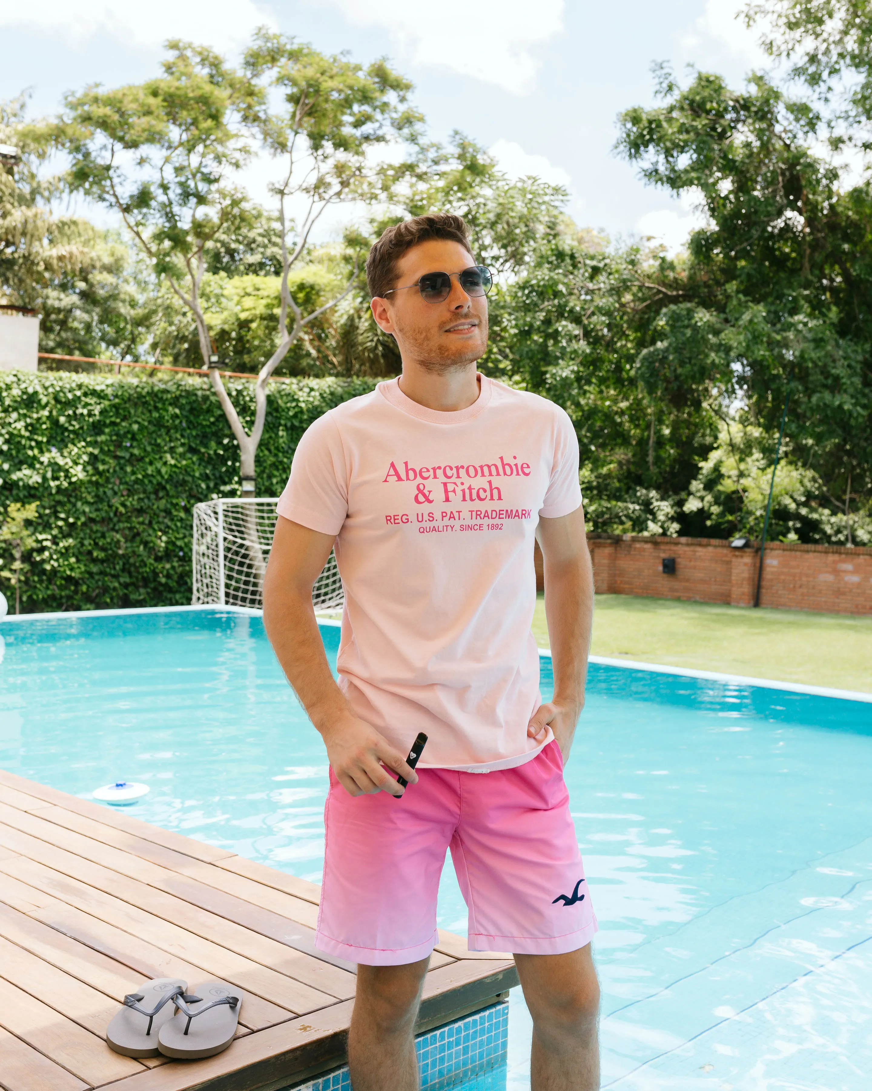 REMERA ABERCROMBIE ESTAMPADA ROSADA