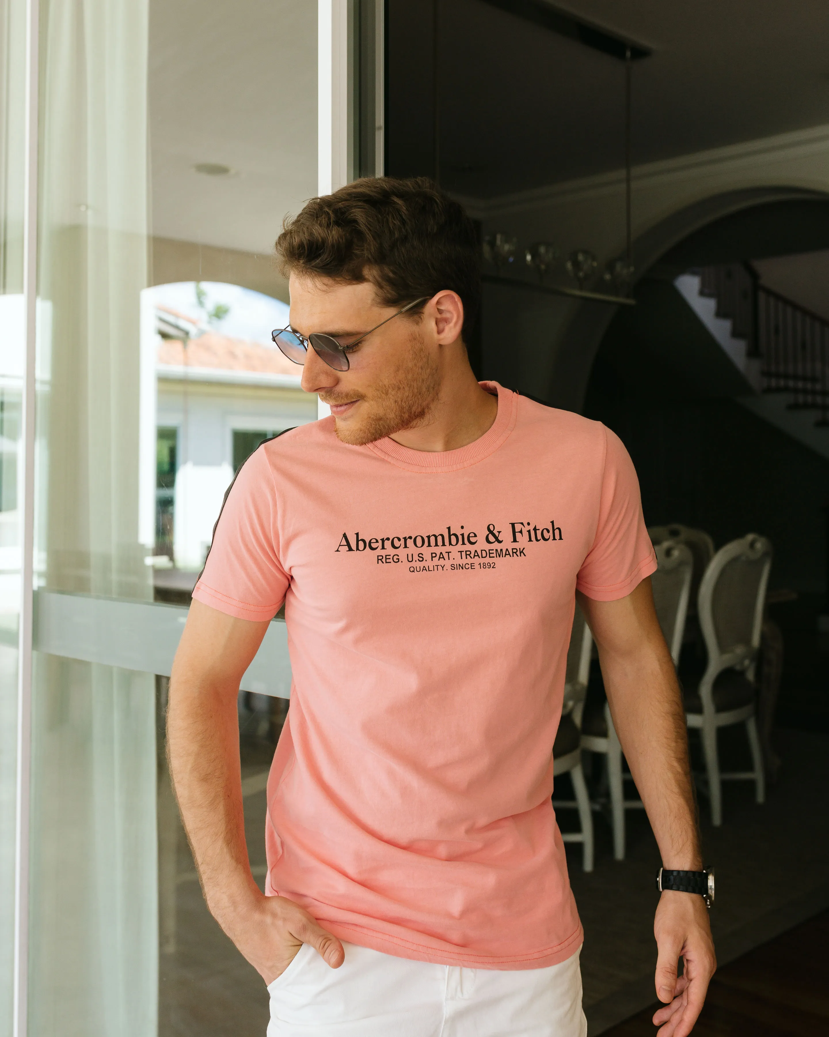 REMERA ABERCROMBIE ESTAMPADA ROSADO