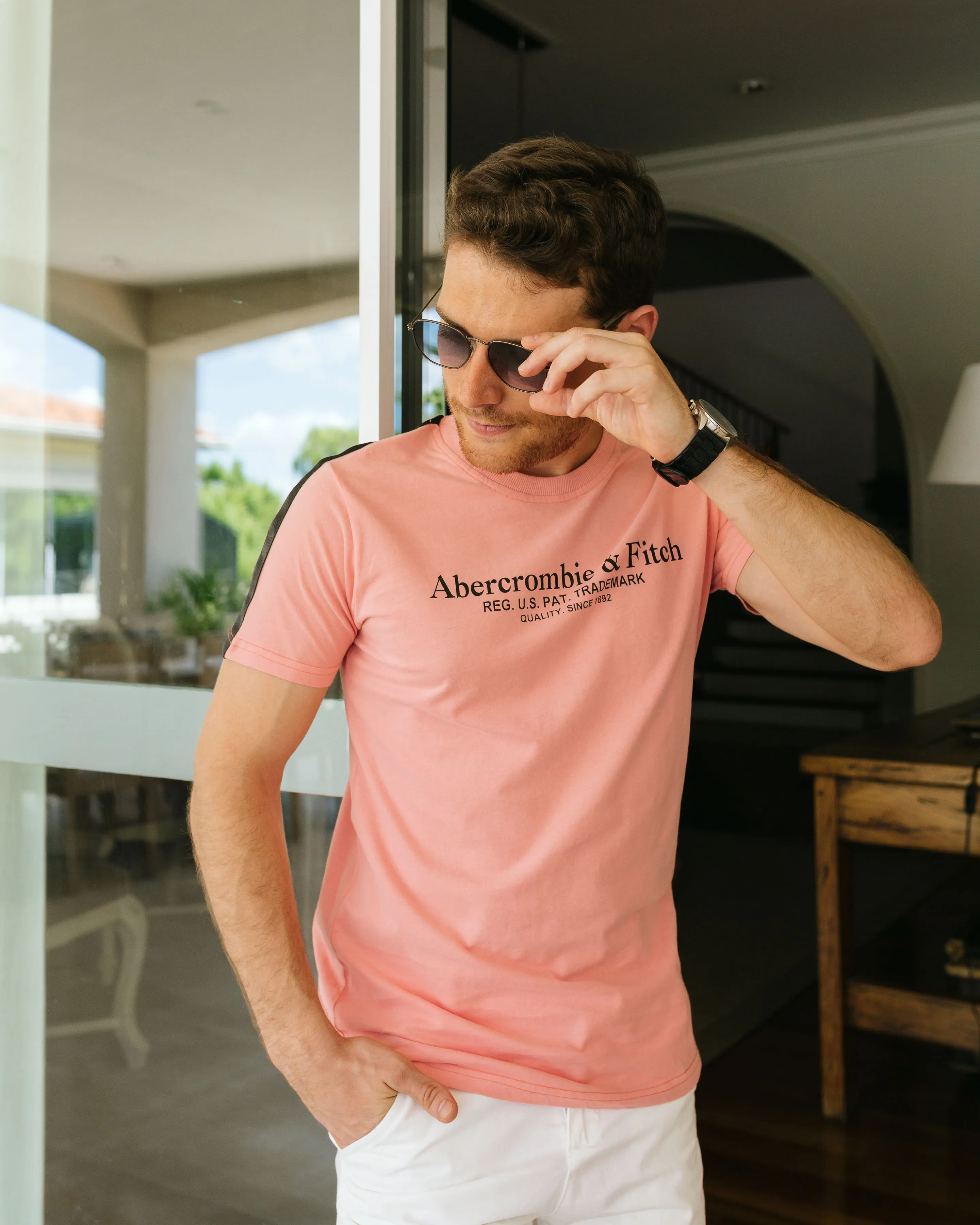 REMERA ABERCROMBIE ESTAMPADA ROSADO