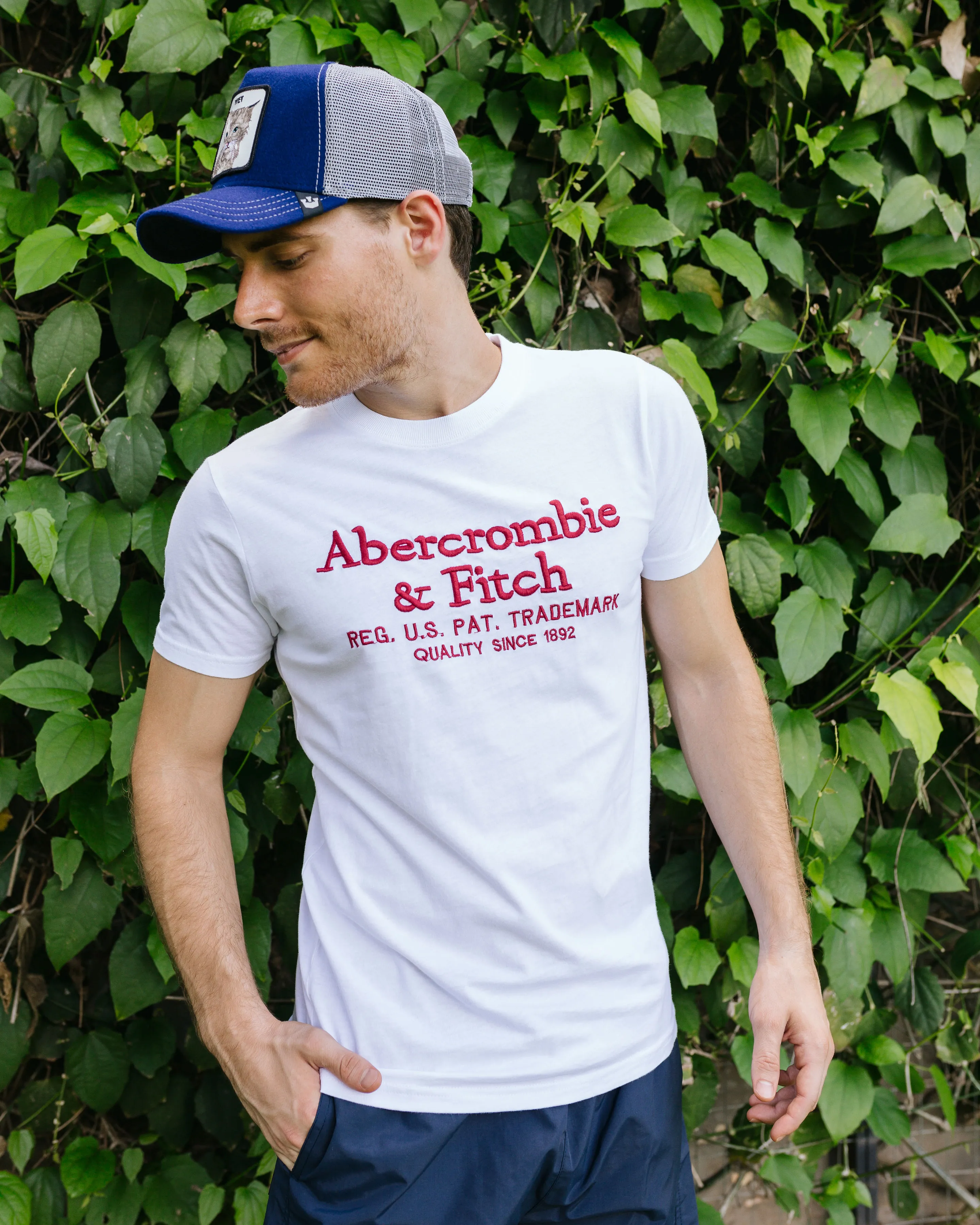 REMERA ABERCROMBIE ESTAMPADA BLANCA