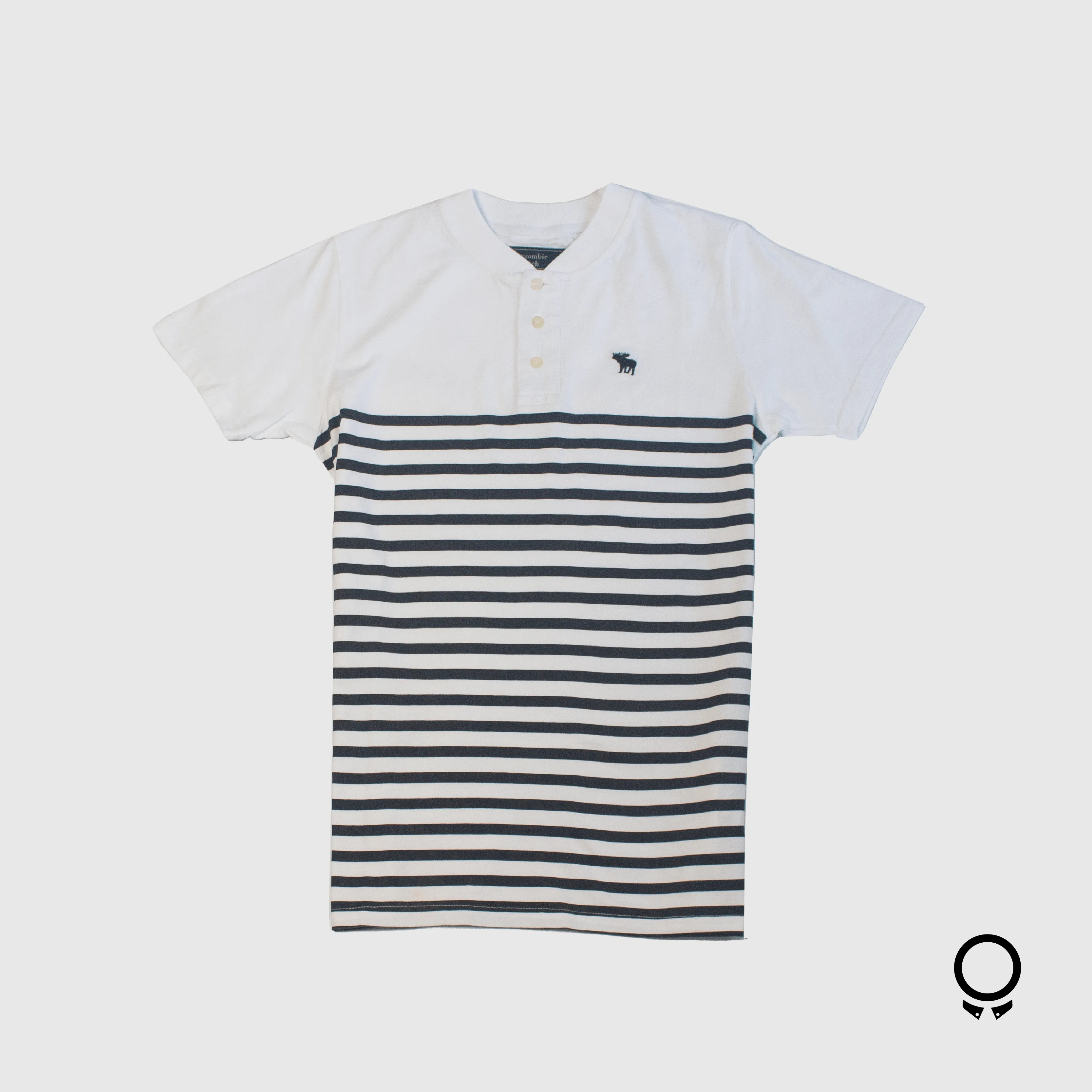 REMERA ABECROMBIE HENLEY BLANCA RAYADA