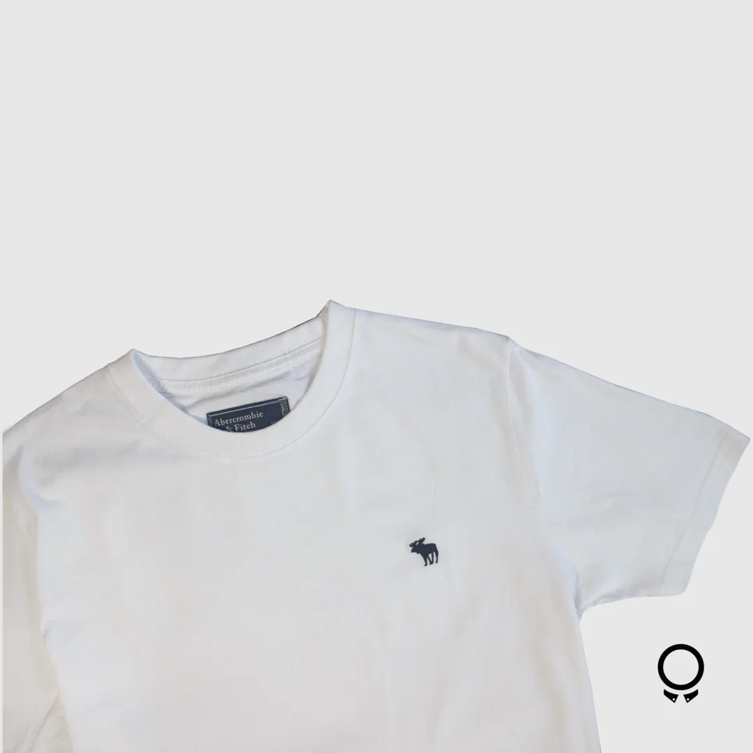 REMERA ABERCROMBIE REDONDO BLANCA LOGO NEGRO