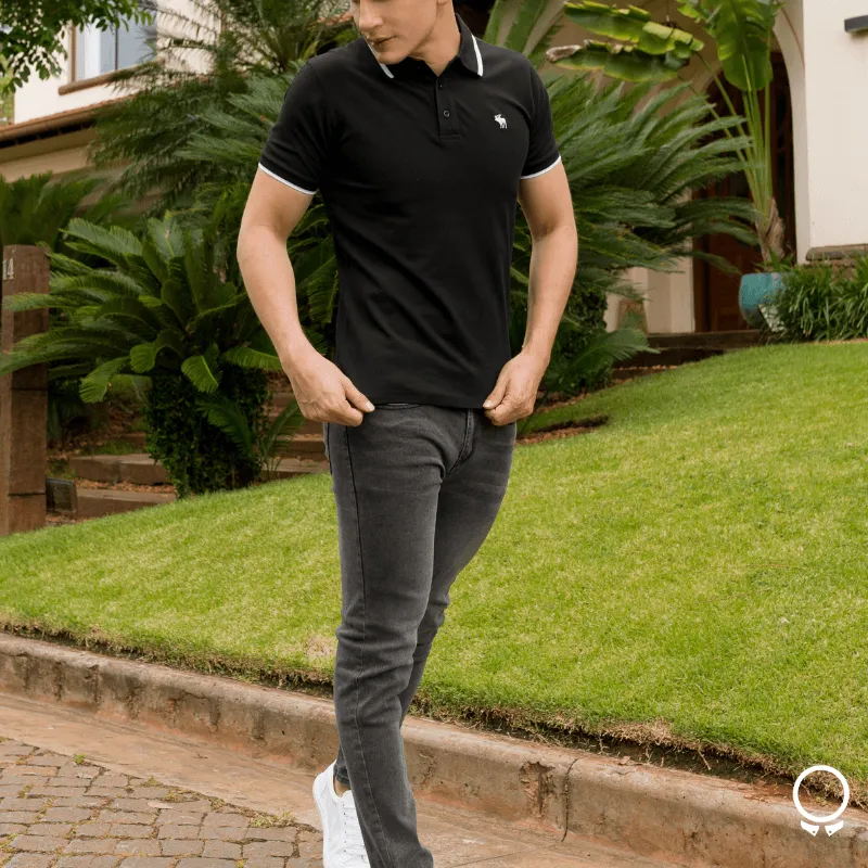 REMERA ABERCROMBIE POLO NEGRA DETALLE CUELLO