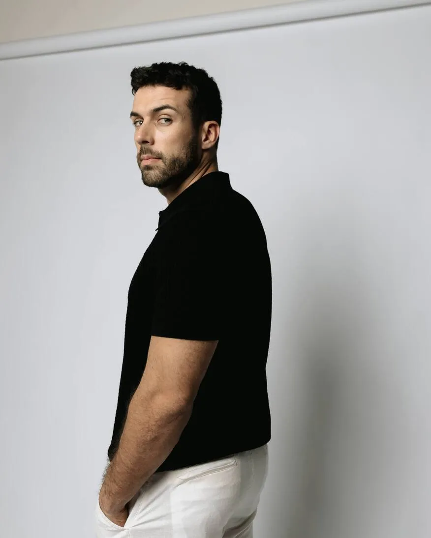 REMERA ABERCROMBIE POLO CON CIERRE NEGRA