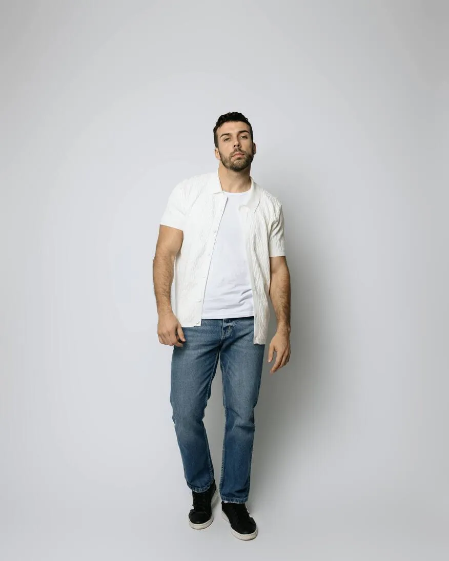 REMERA ABERCROMBIE CUELLO POLO CON BOTONES MARFIL