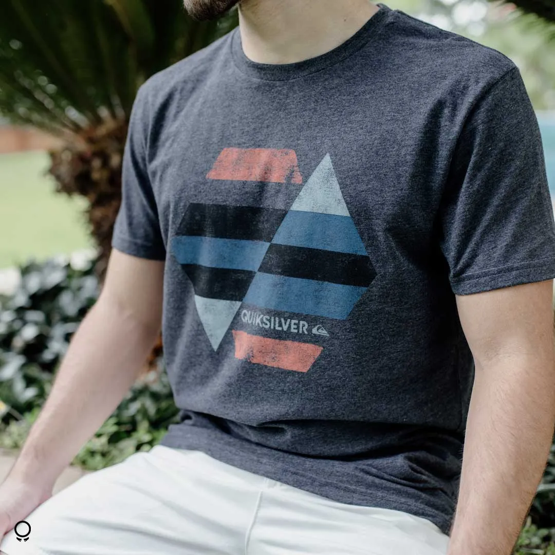 REMERA QUIKSILVER GRIS CON ESTAMPA