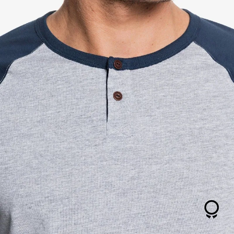 REMERA QUIKSILVER  MANGAS LARGAS GRIS CON AZUL