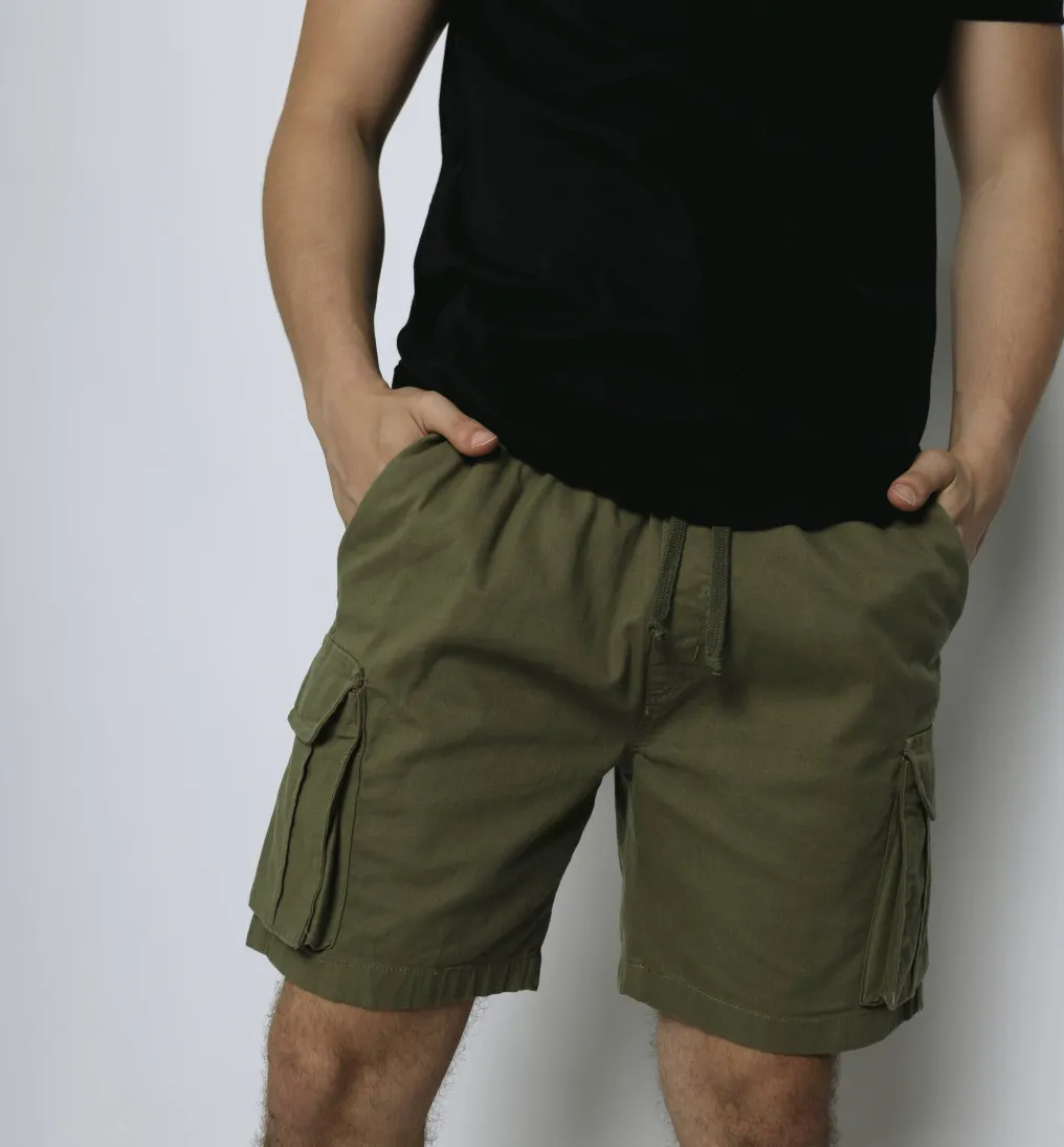 BERMUDA CARGO CON GOMA LIBERATO BASICS VERDE