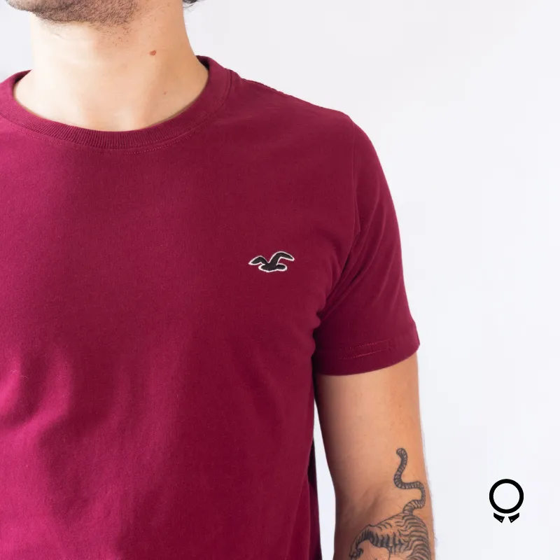REMERA HOLLISTER CUELLO REDONDO BORDO