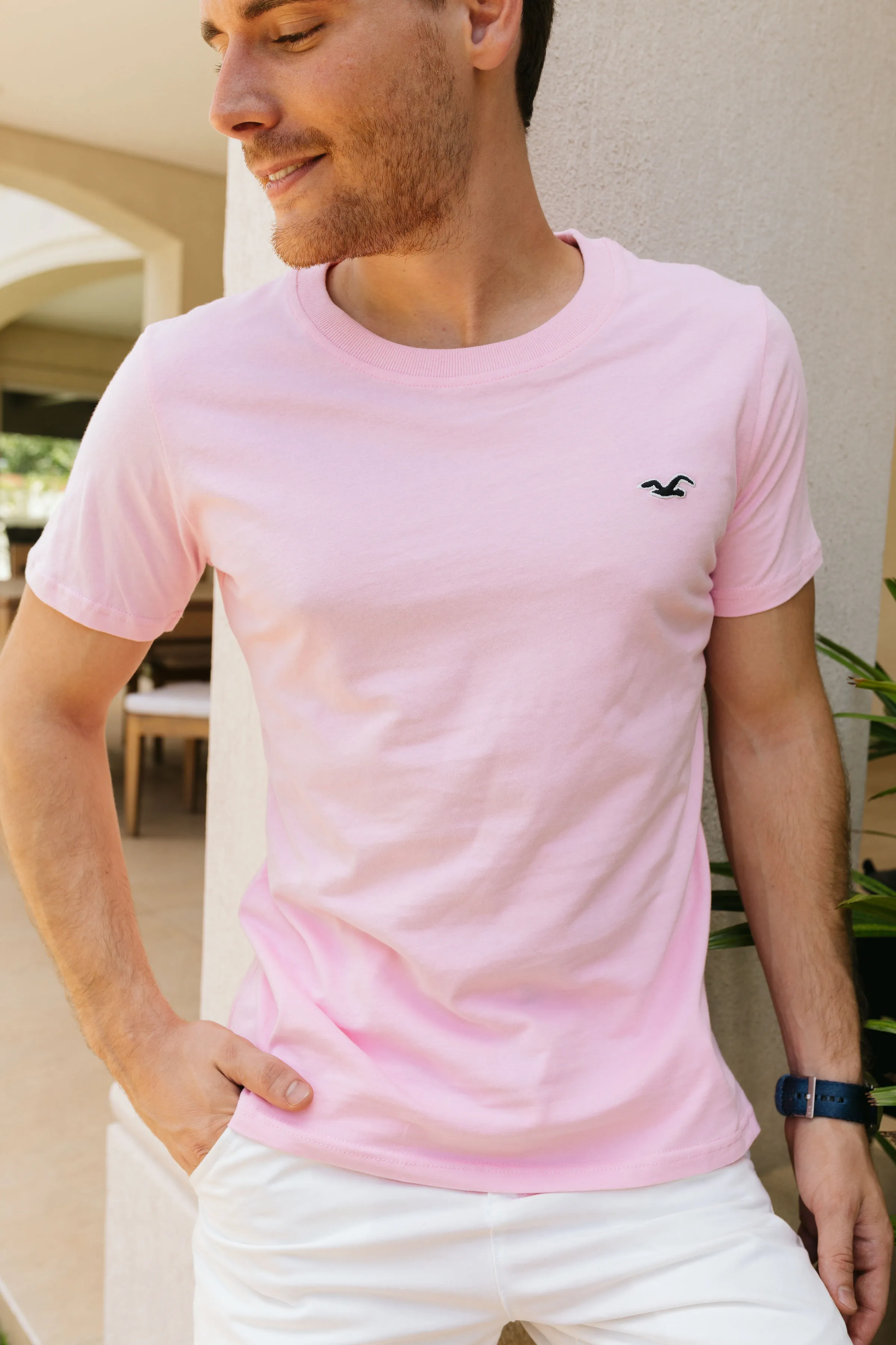 REMERA HOLLISTER REDONDO ROSADA