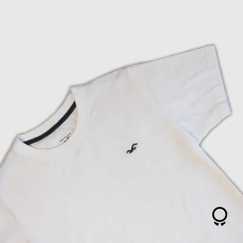 REMERA HOLLISTER REDONDO BLANCO LOGO NEGRO