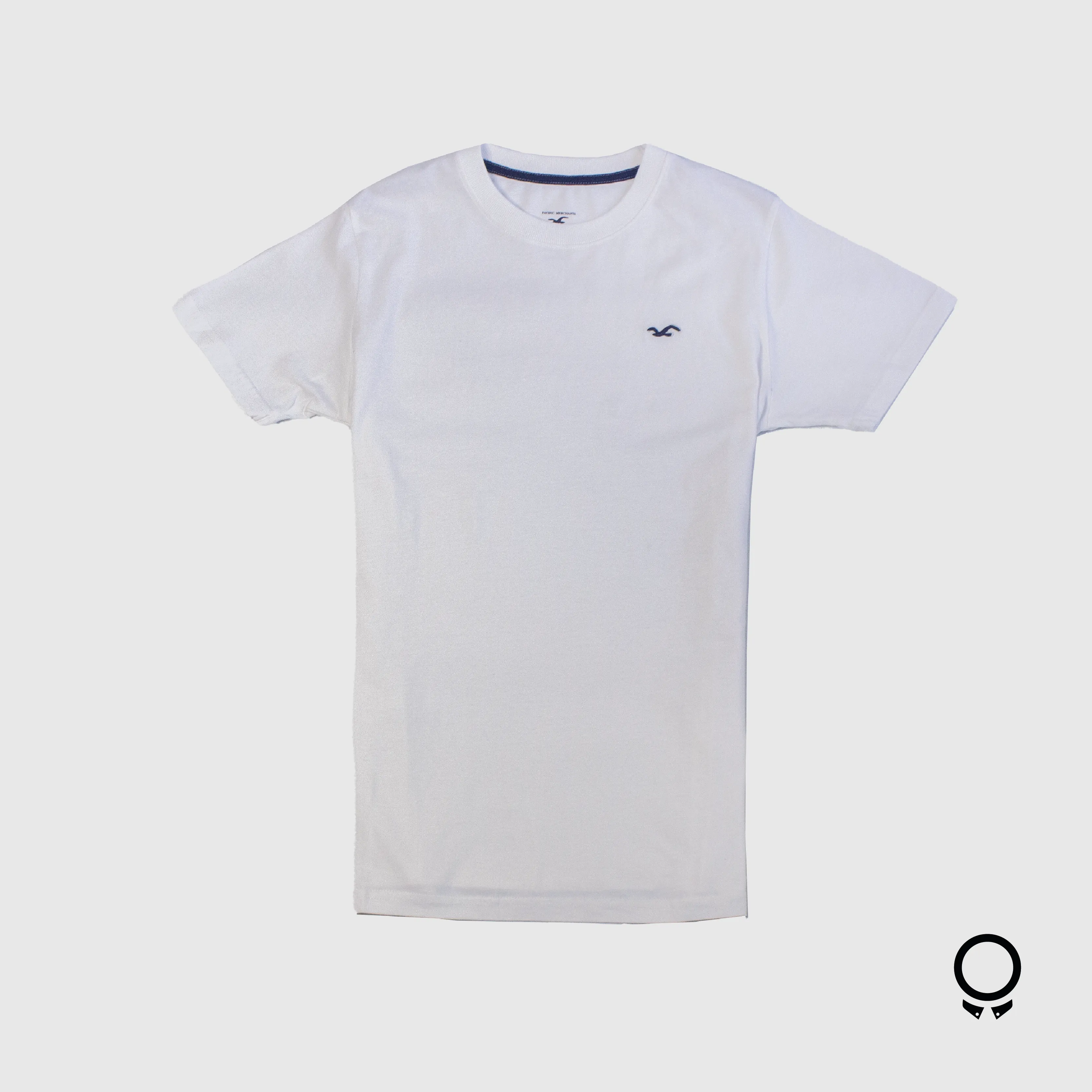 REMERA HOLLISTER REDONDO BLANCO LOGO NEGRO