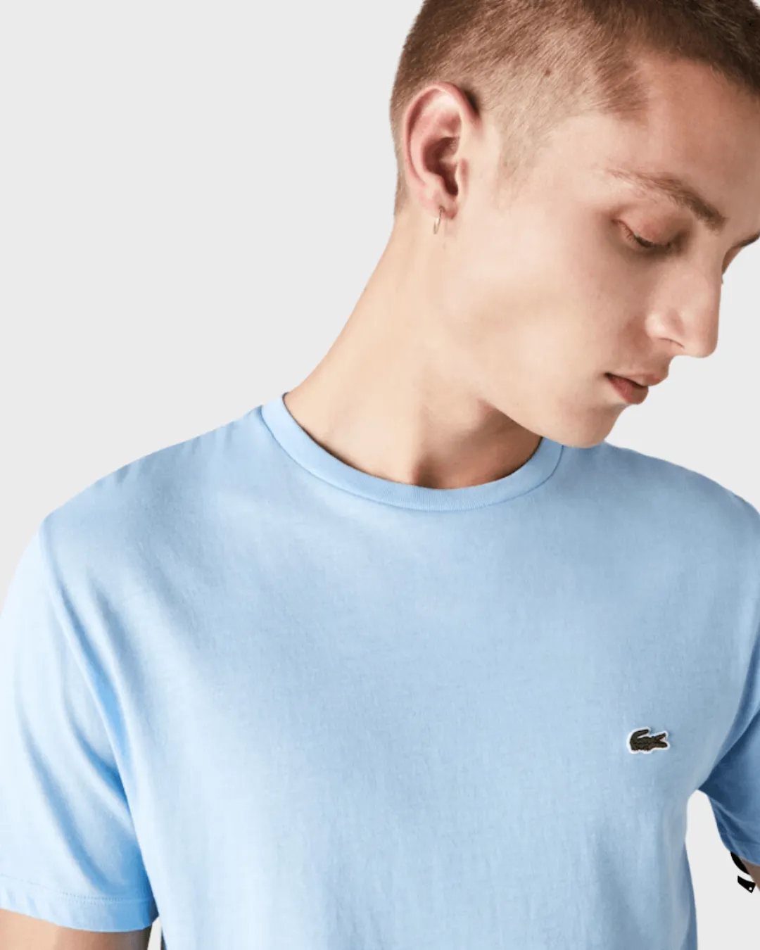 REMERA CUELLO REDONDO LACOSTE CELESTE