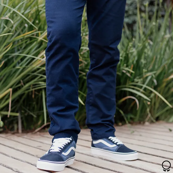 PANTALON LIBERATO BASICS CHINO AZUL
