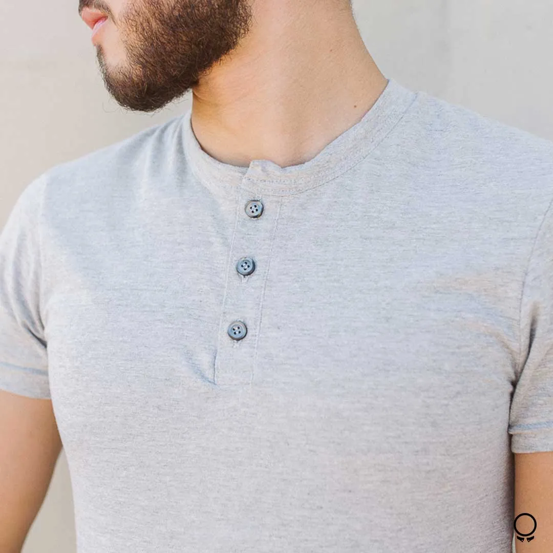 REMERA LIBERATO BASICS HENLEY GRIS