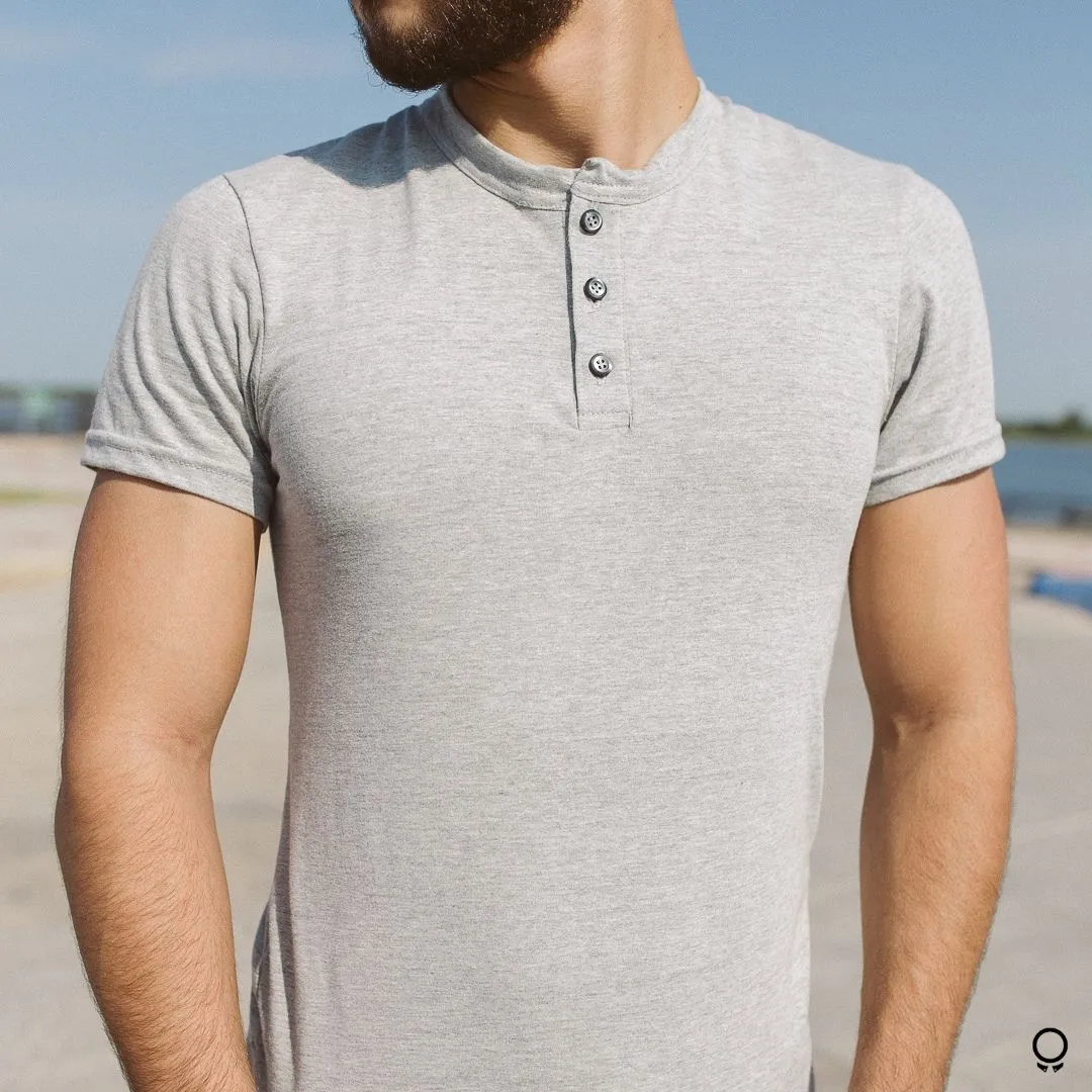 REMERA LIBERATO BASICS HENLEY GRIS