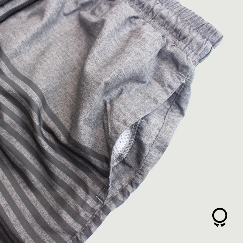SHORT DE BAÑO LIBERATO BASICS NEGRO RAYADO