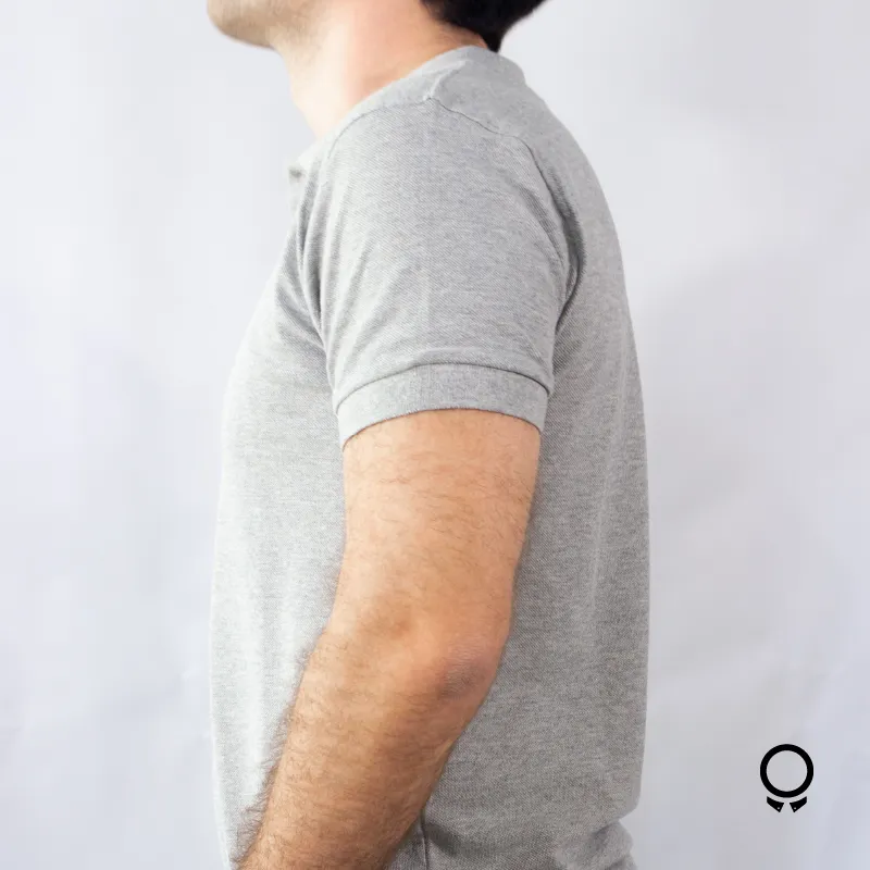 REMERA LIBERATO BASICS CUELLO POLO GRIS