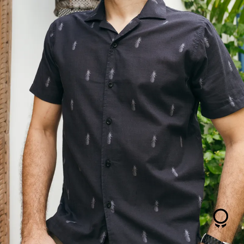CAMISA LIBERATO BASICS PLAYERA NEGRA CON PIÑAS