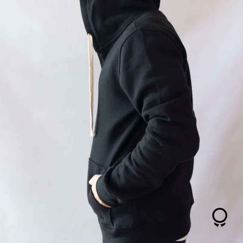 CAMPERA CON CAPUCHA LIBERATO BASICS NEGRO