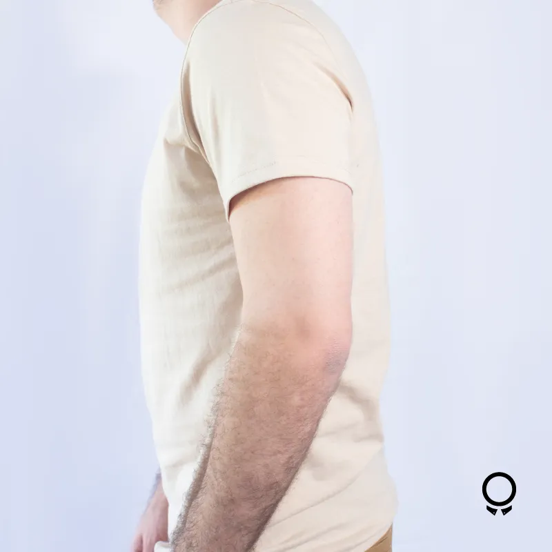 REMERA LIBERATO BASICS CUELLO HENLEY BEIGE