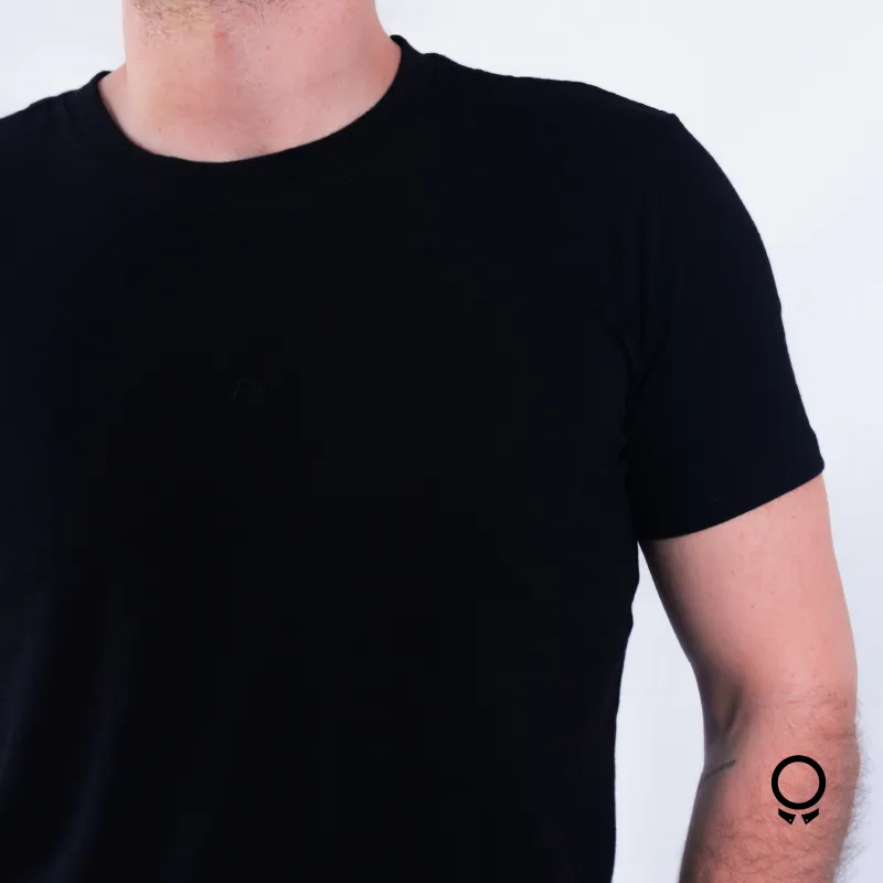 REMERA LIBERATO BASICS PREMIUN TEE REDONDO NEGRA