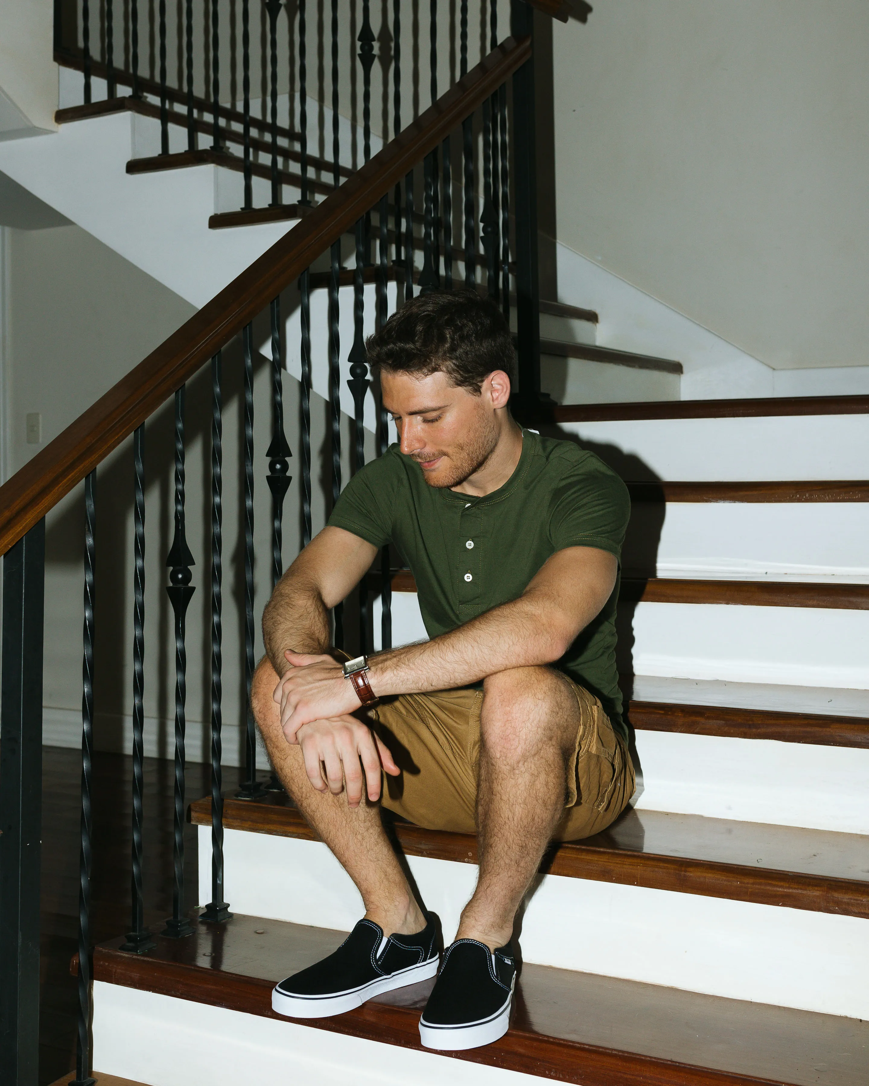 REMERA LIBERATO BASICS HENLEY VERDE