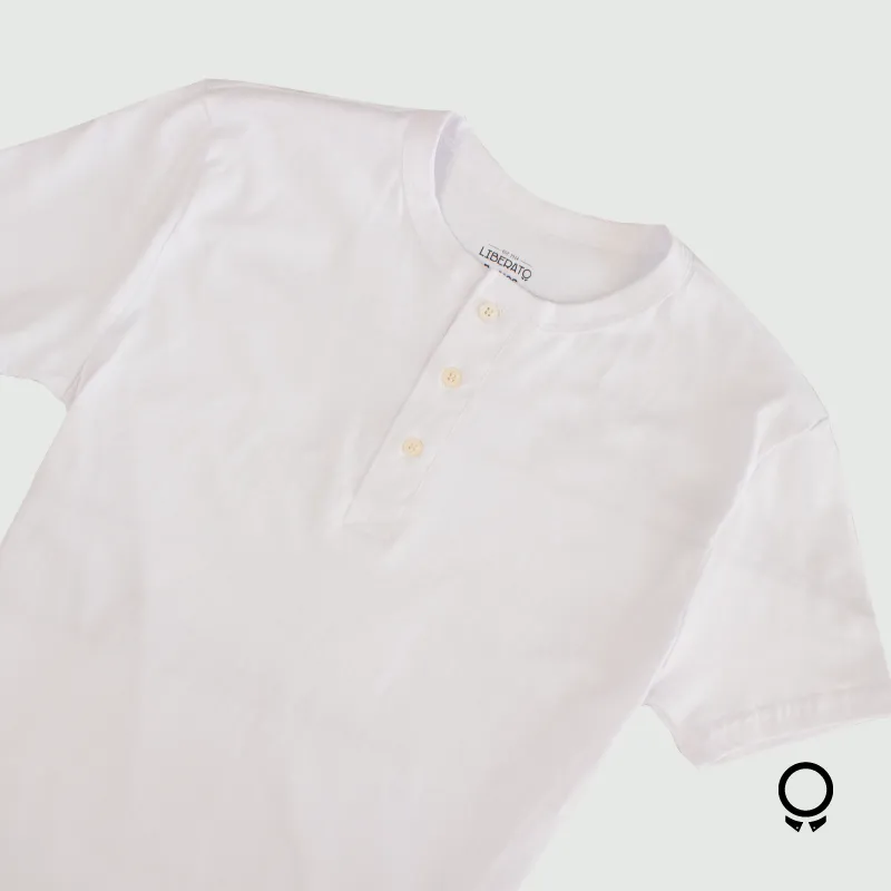 REMERA LIBERATO BASICS HENLEY BLANCA