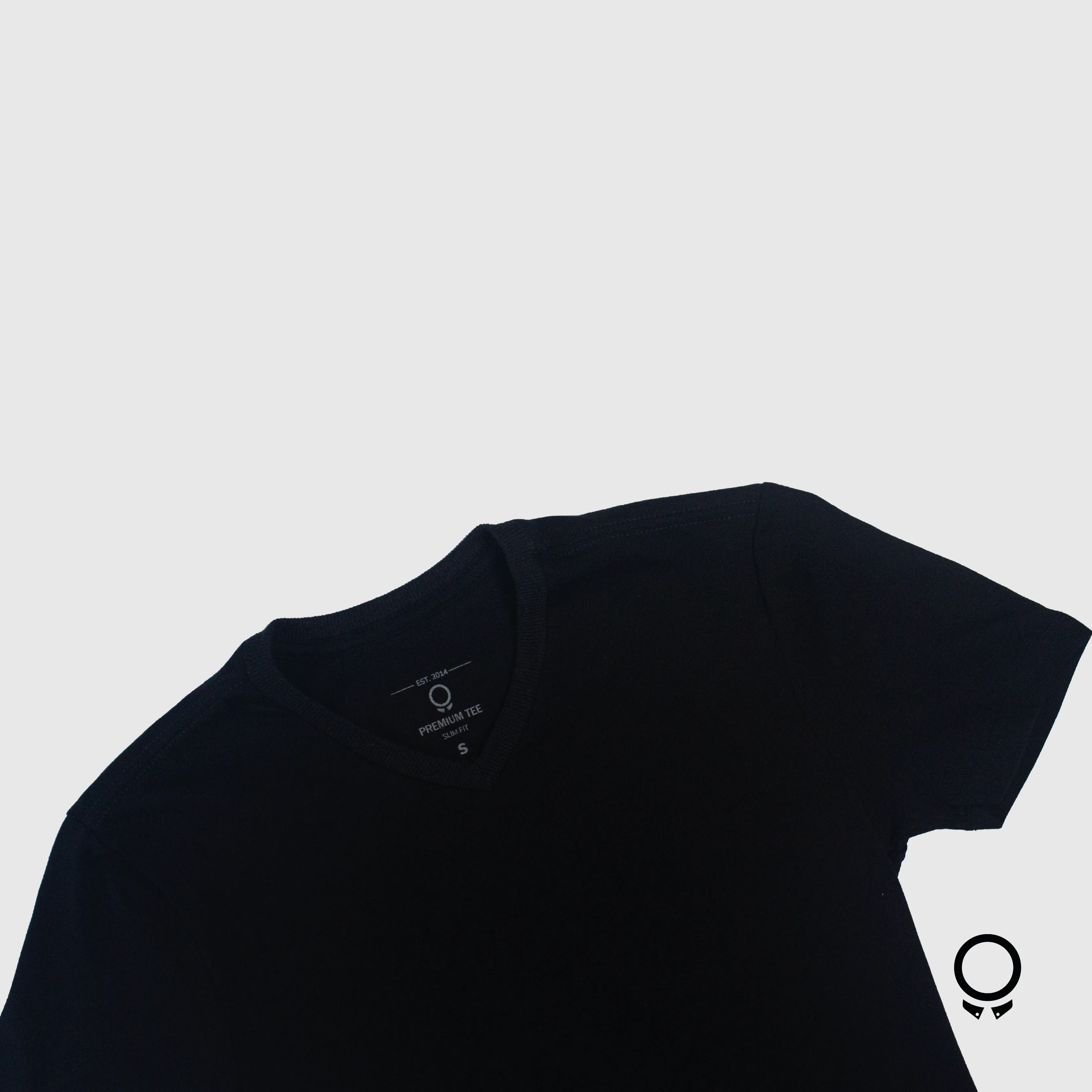 REMERA LIBERATO BASICS NEGRA SLIM FIT