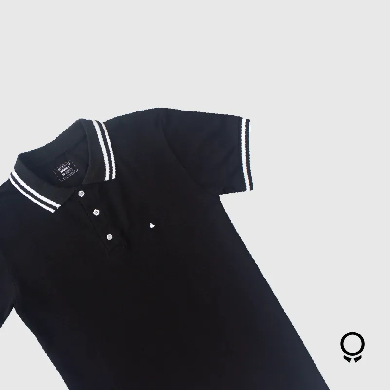 REMERA LIBERATO BASICS CUELLO POLO NEGRO DETALLE BLANCO