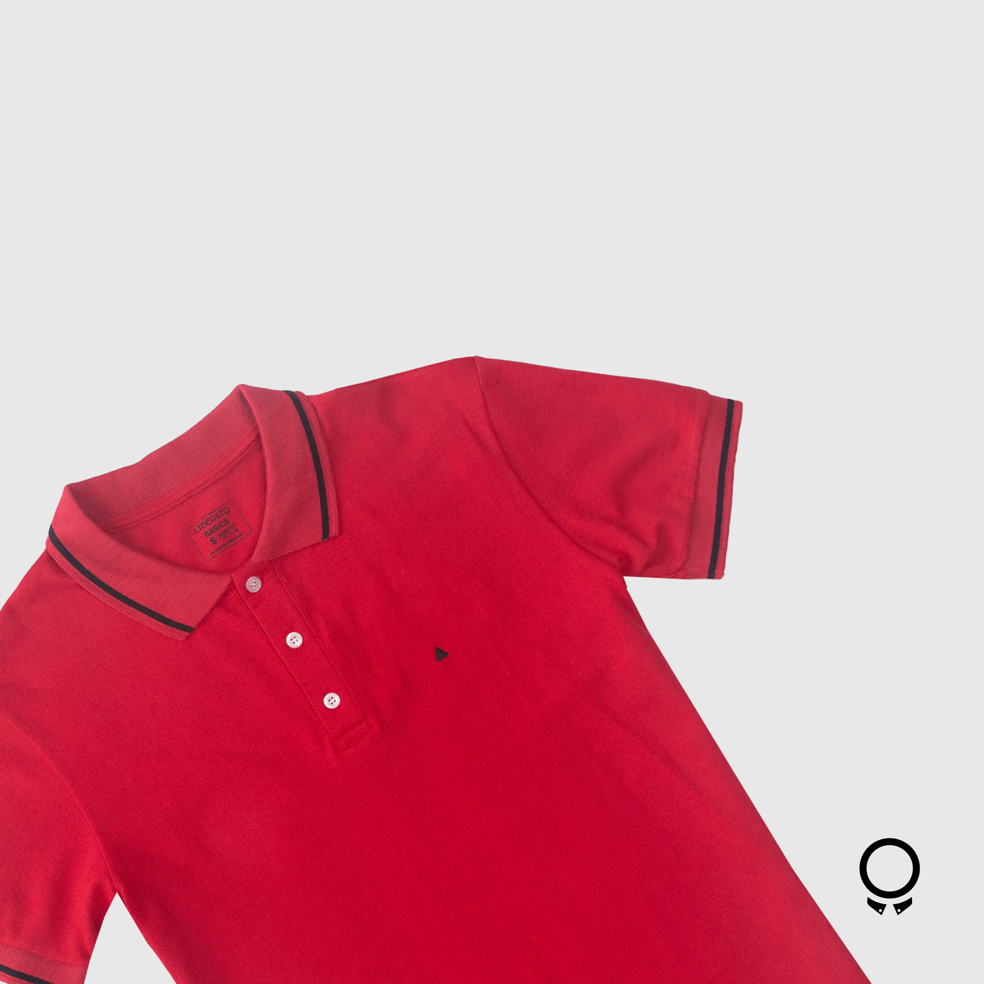 REMERA LIBERATO BASICS CUELLO POLO ROJA DETALLE NEGRO