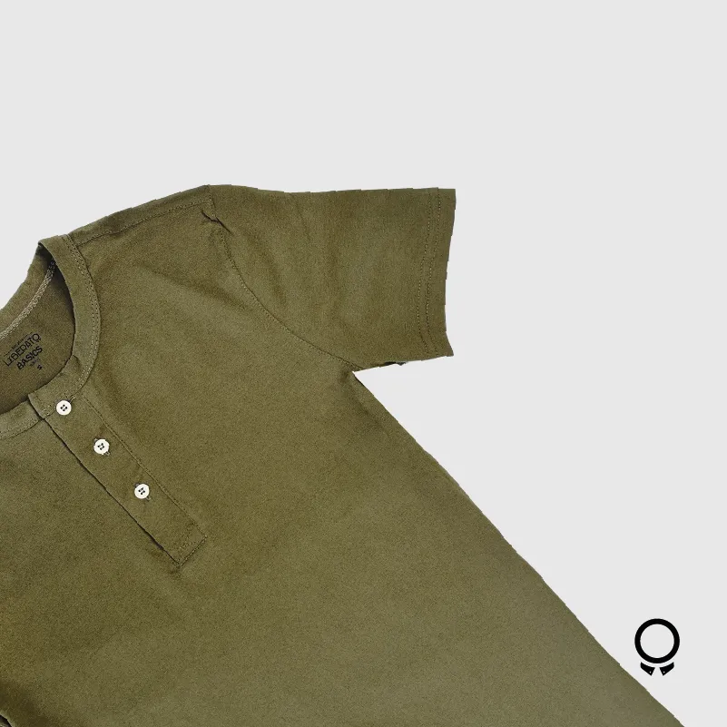 REMERA LIBERATO BASICS HENLEY VERDE