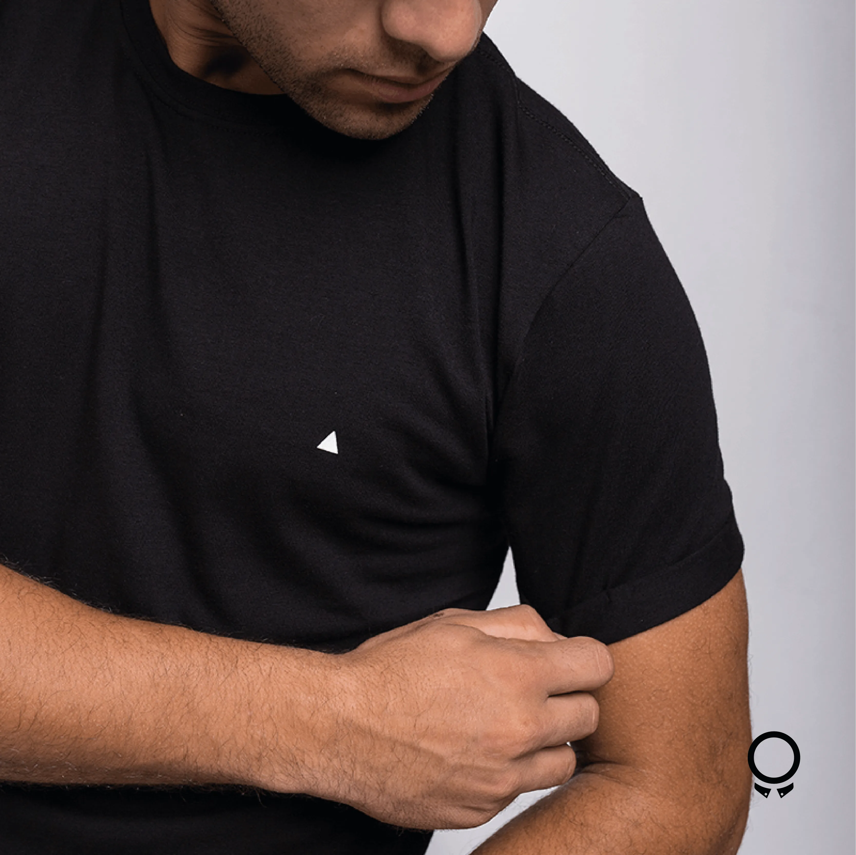 REMERA LIBRATO BASICS REMIUM TEE CURVA NEGRA RELIEVE BLANCO