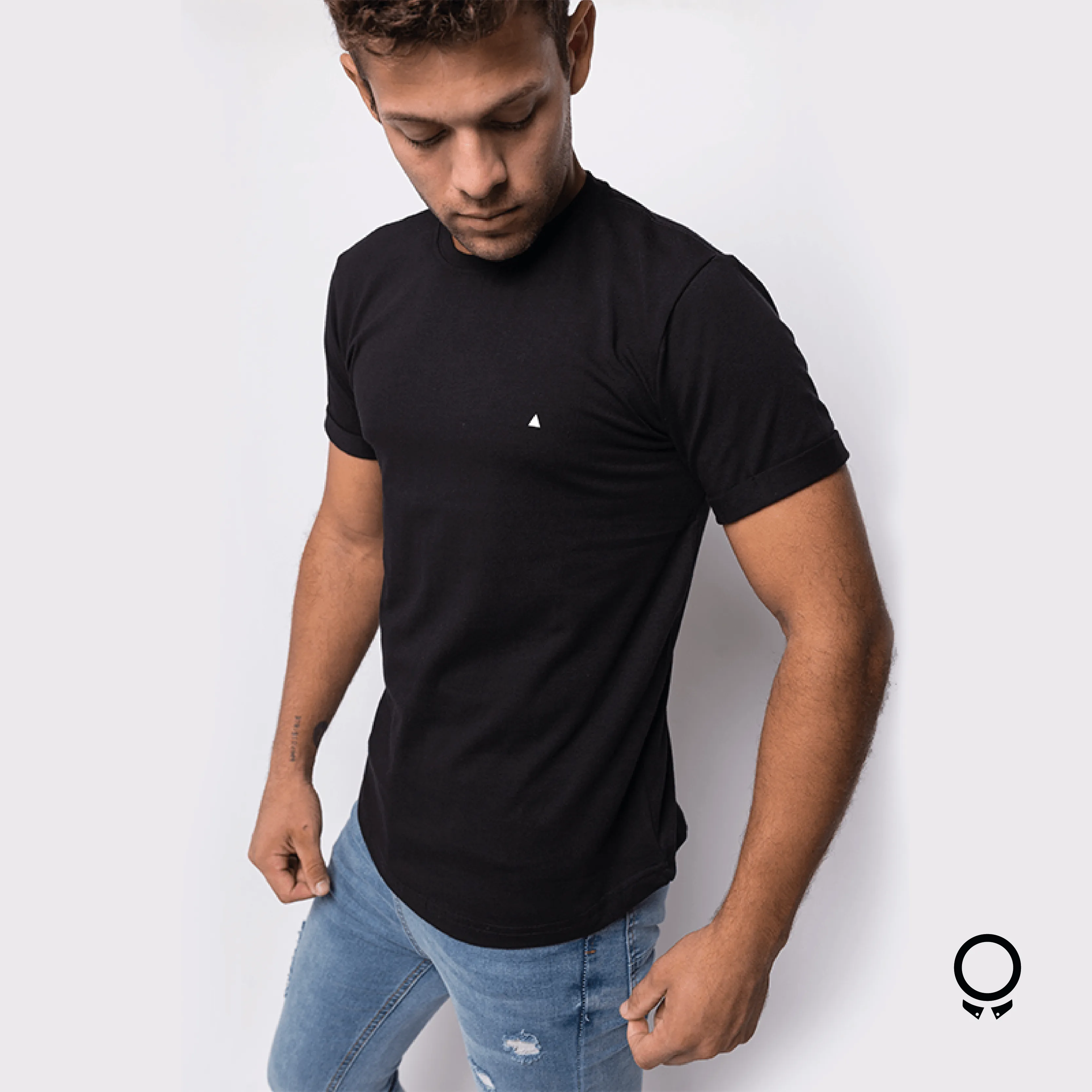 REMERA LIBRATO BASICS REMIUM TEE CURVA NEGRA RELIEVE BLANCO