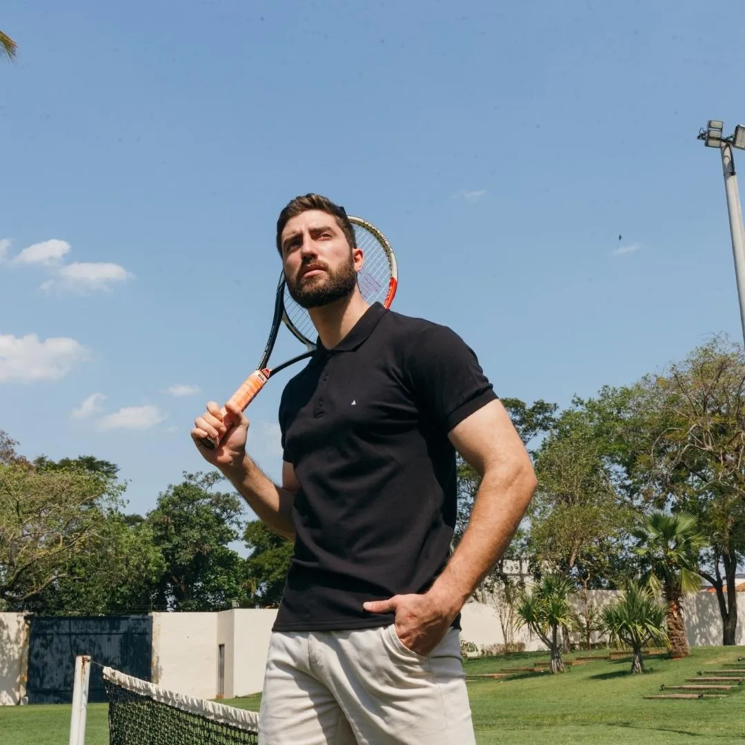 REMERA LIBERATO BASICS POLO NEGRO LOGO BLANCO